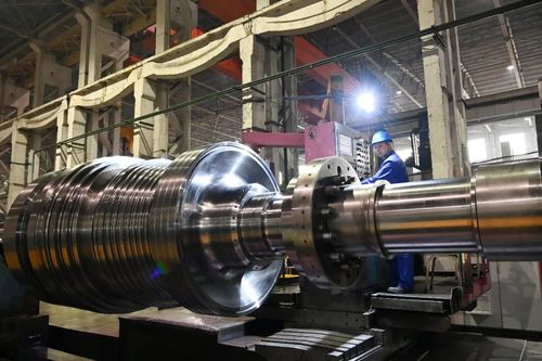 哈電集團(tuán)哈爾濱汽輪機(jī)廠(chǎng)有限責(zé)任公司工人在作業(yè)中.